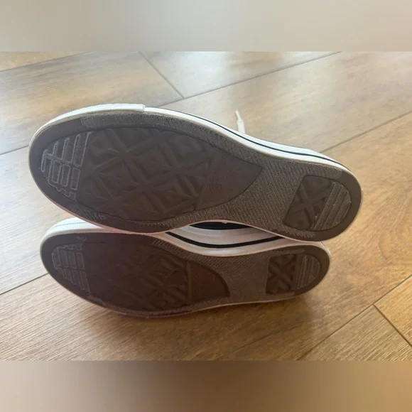 Converse women Black & White Chuck Taylor High Top Sneakers Size 7. - Picture 5 of 8